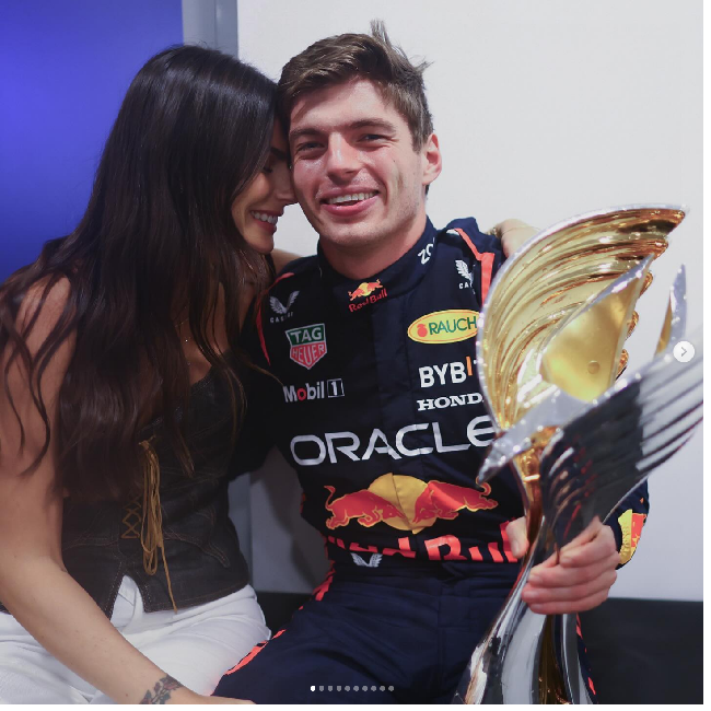 “Bertemu dengan pria ini… keesokan harinya dia bilang aku cinta dalam hidupnya. Tidak ada yang tahu 10 tahun kemudian kami merayakan lima tahun bersama dan punya seorang bayi perempuan yang sempurna,” ungkapnya. Foto: Dok. Instagram