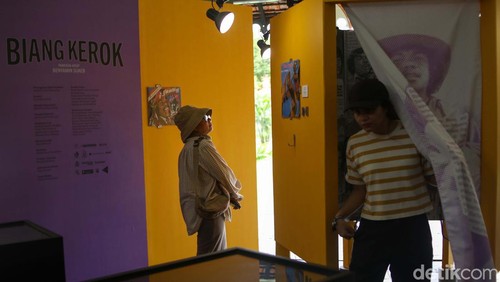 Beragam karya Benyamin Sueb dipamerkan di Museum Kebangkitan Nasional, Jakarta. Yuk lihat.