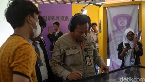 Karya-karya Benyamin Sueb yang dipamerkan di antaranya film, foto, lembar lirik, hingga rekaman radio.
