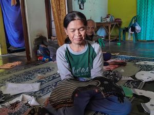 Kerajinan Kipas Lipat-Dompet di Polanharjo Klaten Terjual sampai Bali