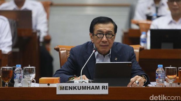 Menkumham Yasonna Laoly ikuti raker dengan Komisi III DPR. Yasonna mengungkap lapas di Indonesia mengalami kelebihan kapasitas sekitar 89 persen.