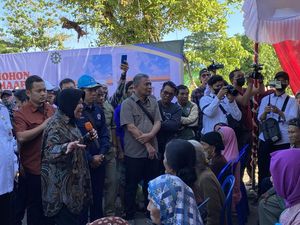 Beri Bantuan Operasi di Kalsel, Risma Ingatkan Katarak Penyakit Turunan