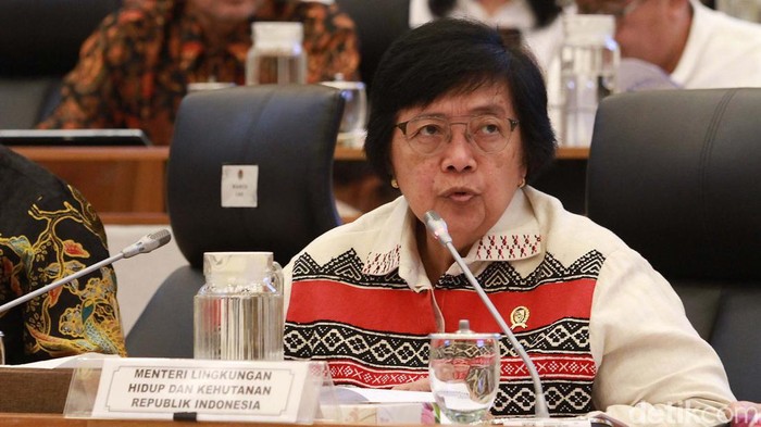 Menteri Siti Nurbaya Raker dengan Komisi IV DPR Menteri Lingkungan Hidup dan Kehutanan (LHK) Siti Nurbaya mengikuti rapat kerja bersama Komisi IV DPR. Rapat itu membahas rencana kerja anggaran 2024.