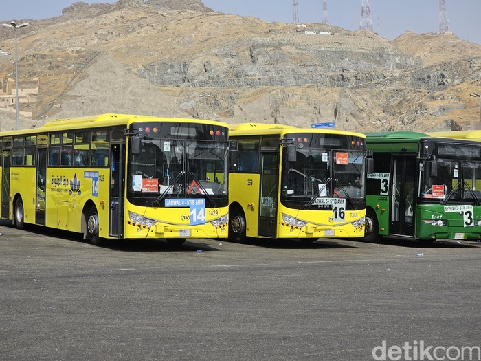 Momen Timwas Haji DPR sidak ke terminal bus jemaah haji RI di Syib Amir, Makkah (Foto: Amel/detikcom)