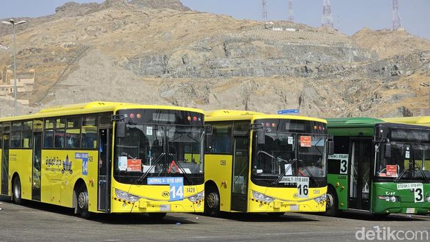 Momen Timwas Haji DPR sidak ke terminal bus jemaah haji RI di Syib Amir, Makkah (Foto: Amel/detikcom)