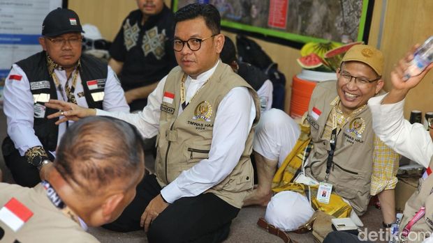 Momen Timwas Haji DPR sidak ke terminal bus jemaah haji RI di Syib Amir, Makkah (Foto: Amel/detikcom)
