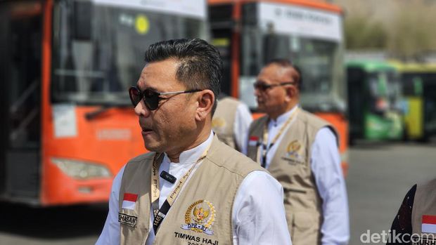 Momen Timwas Haji DPR sidak ke terminal bus jemaah haji RI di Syib Amir, Makkah (Foto: Amel/detikcom)