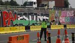 Mural Dukung Palestina Mejeng di Flyover Jl S Parman
