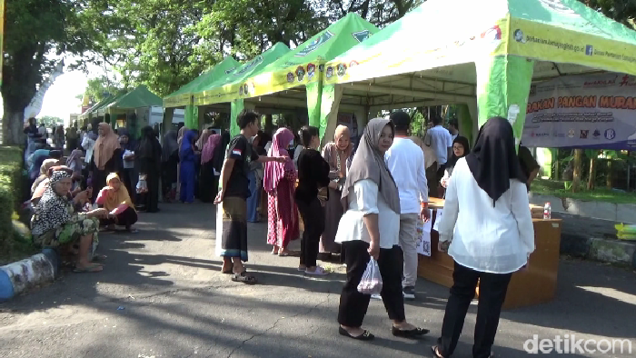 Pasar sembako murah di Lumajang