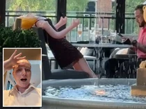 Pelayan Ini Dipecat Gegara Videokan Pengunjung yang Makan Bareng Boneka