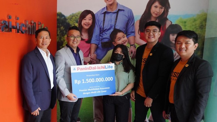 Pencairan Klaim Rp 1,5 Miliar pada Ahli Waris di Medan Panin Dai-ichi Life kembali melakukan pembayaran klaim meninggal dunia sebesar Rp 1,5 miliar kepada ahli waris di Medan.