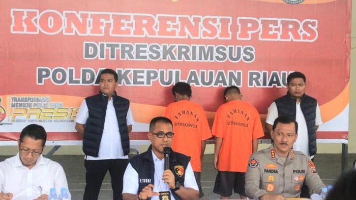 Pengungkapan kasus penyelewengan solar bersubsidi di Batam. (Alamudin Hamapu/detikSumut)