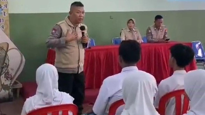 Polres Probolinggo melakukan psikoedukasi ke pelajar