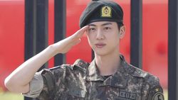 Potret Jin BTS Bebas Tugas Wamil, Langsung Disambut RM Cs