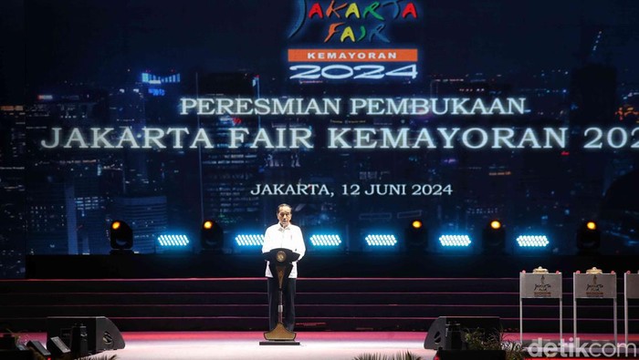 Potret Meriah Pembukaan Jakarta Fair 2024 Presiden Joko Widodo membuka Jakarta Fair 2024 di Jiexpo Kemayoran, Jakarta Pusat, Rabu (12/5/2024). Jakarta Fair Kemayoran resmi dibuka dari 12 Juni -14 Juli untuk memeriahkan HUT Jakarta ke-497.