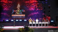 Dalam pembukaan ini, Jokowi didampingi Sekretaris Kabinet Pramono Anung, Pj Gubernur DKI Jakarta Heru Budi Hartono, Menteri Koperasi Teten Masduki, Kapolri Jenderal Listyo Sigit Prabowo, dan Panglima TNI Jenderal Agus Subiyanto.