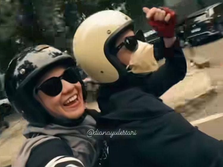 7 Potret Natasha Rizki dan Dian Ayu Naik Moge, Tetap Syari Pakai Rok Panjang
