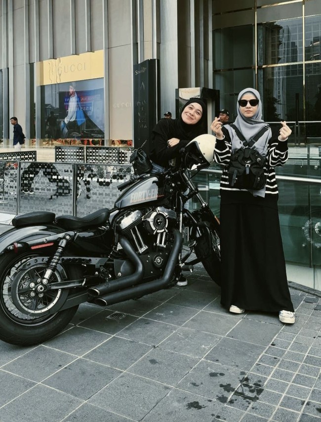 Ada cerita di mana moge yang dikendarai Dian Ayu sempat mogok di jalan sebelum sampai di tempat tujuan. Foto: Instagram @dianayulestari