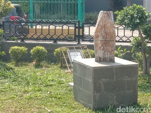 Kontroversi dan Kisah di Balik Patok Jati Soekarno Jatibarang