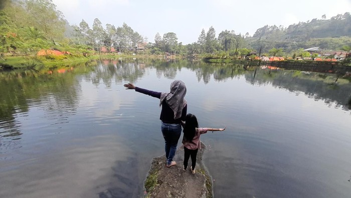 Rekomendasi Wisata Tawangmangu di Telaga Madirda.