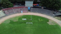 Manajemen Semen Padang FC merenovasi stadion, termasuk mengganti rumput dengan yang baru.  