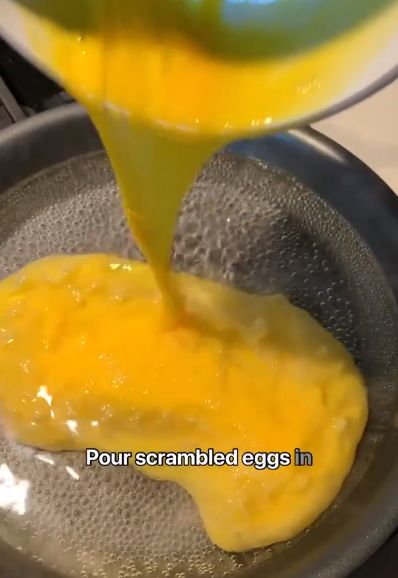 Chef Ini Dikritik Karena Bagikan Resep Telur Orak Arik Rebus