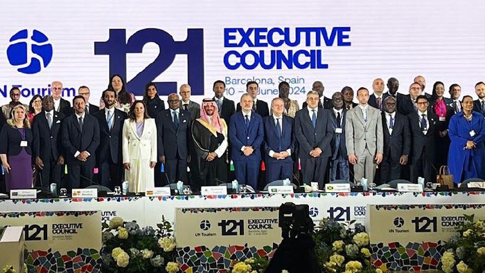 Sandiaga Salahuddin Uno bertemu dengan sejumlah perwakilan negara peserta Executive Council UN Tourism Meeting di Barcelona, Spanyol, untuk membahas potensi investasi dalam upaya pengembangan parekraf Indonesia.