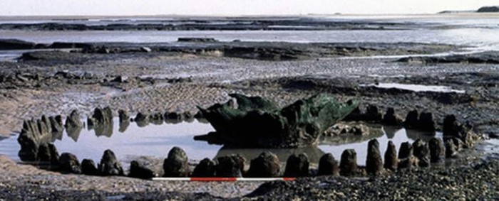 Seahenge di Inggris, sebelum digali pada tahun 1999.