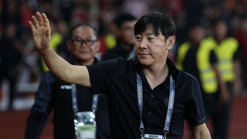 JAKARTA, INDONESIA - JUNE 11: Head coach Shin Tae-yong of Indonesia acknowledge fans after the FIFA World Cup Asian second qualifier Group F match between Indonesia and Philippines at Gelora Bung Karno Stadium on June 11, 2024 in Jakarta, Indonesia. (Photo by Robertus Pudyanto/Getty Images)