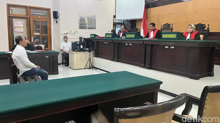 Sidang tambal ilegal di Mojokerto