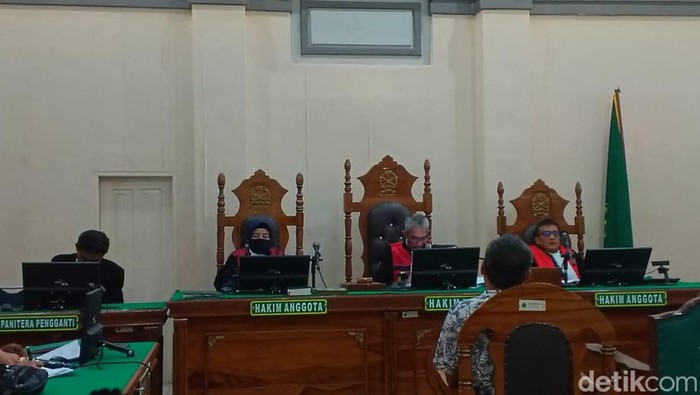 Sidang vonis terhadap tiga terdakwa kasus korupsi PT PSU (Nizar Aldi/detikSumut)