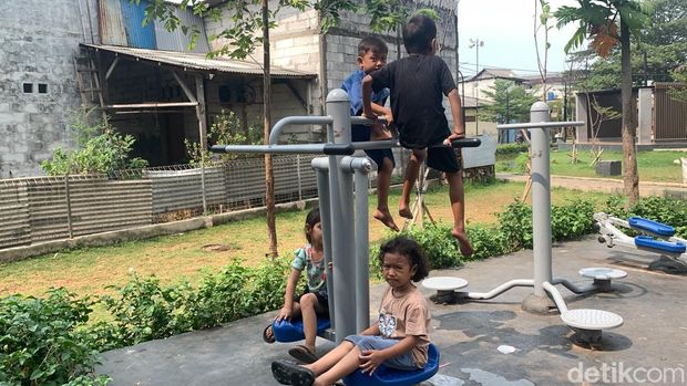 Taman Ondel-ondel di Semper, Cilincing, Jakarta Utara dulu adalah tempat pembuangan sampah.