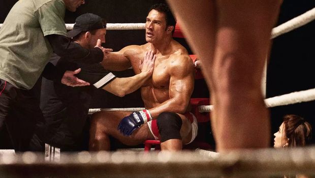 Cuplikan adegan Dwayne Johnson di The Smashing Machine.