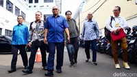 Tim hukum Sekjen PDIP, Hasto Kristiyanto, mendatangi Komnas HAM, Jakarta, Rabu (12/6/2024).  