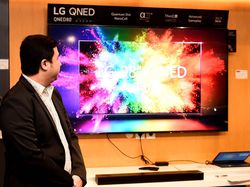 TV Premium Layar Lebar LG dengan Prosesor Lebih Kencang