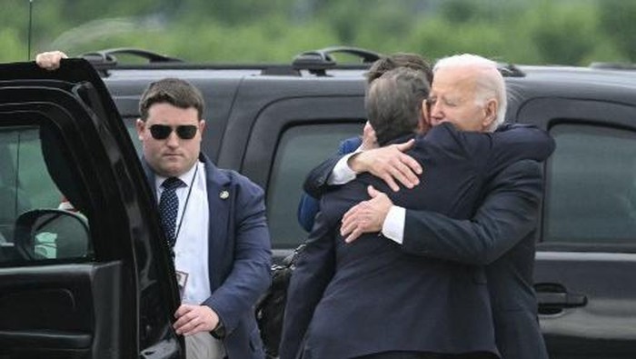 US President Joe Biden hugs his son Hunter Biden upon arrival at Delaware Air National Guard Base in New Castle, Delaware, on June 11, 2024, as he travels to Wilmington, Delaware. A jury found Hunter Biden guilty on June 11 on federal gun charges in a historic first criminal prosecution of the child of a sitting US president. The 54-year-old son of President Joe Biden was convicted on all three of the federal charges facing him, CNN and other US media reported. (Photo by ANDREW CABALLERO-REYNOLDS / AFP)