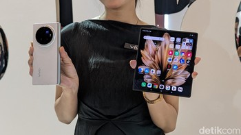 Ini dia wujud Vivo X Fold3 Pro yang baru saja dirilis di Indonesia. Foto: Virgina Maulita Putri/detikINET