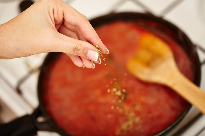 Wow! Nenek Italia Bikin Saus Pasta Next Level Pakai Bahan Ini