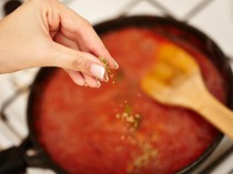 Wow! Nenek Italia Bikin Saus Pasta Next Level Pakai Bahan Ini