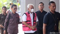 Adapun 10 tersangka yang dilimpahkan dari Kejagung kepada penuntut umum di Kejaksaan Negeri Jakarta Selatan adalah: Mochtar Riza Pahlevi Tabrani (MRPT) selaku Direktur Utama PT Timah periode tahun 2016-2021, Emil Ermindra (EE) selaku Direktur Keuangan PT Timah periode tahun 2017-2018, Hasan Tjhie (HT) selaku Direktur Utama CP VIP, MB Gunawan (MBG) selaku Direktur Utama PT SIP, dan Suwito Gunawan (SG) selaku Komisaris PT SIP.  