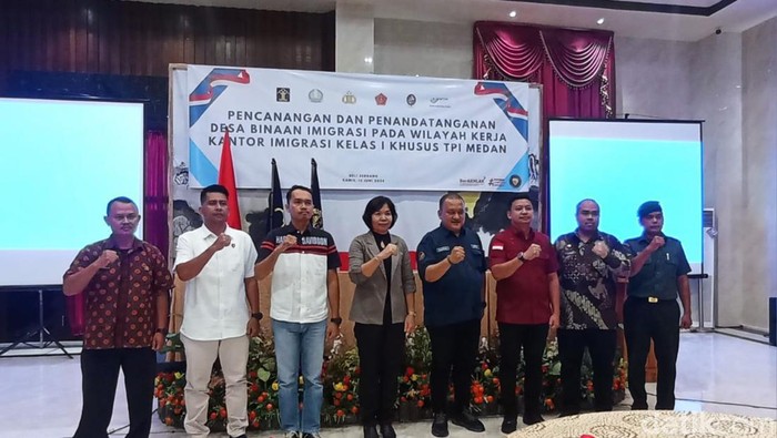 Acara pencanangan dan penandatanganan desa binaan Imigrasi pada wilayah kerja Kantor Imigrasi Kelas I Khusus TPI Medan.