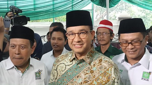 Anies Baswedan menyambangi kantor DPW PKB Jakarta, Kamis (13/6/2024). Kedatangan Anies ke markas PKB Jakarta usai resmi diusulkan maju dalam Pilgub Jakarta 2024.