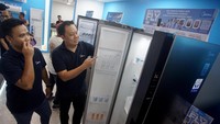 Head of Marketing Midea Electronics Indonesia Hafizh Maulana memaparkan customer bisa mendapatkan harga spesial dan hadiah sepanjang pameran berlangsung di Booth Midea dengan nuansa warna serba biru di Hall D-2 Jiexpo Kemayoran Jakarta.