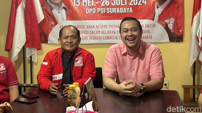 Bayu Airlangga saat mendaftar Bacawali Surabaya ke PSI