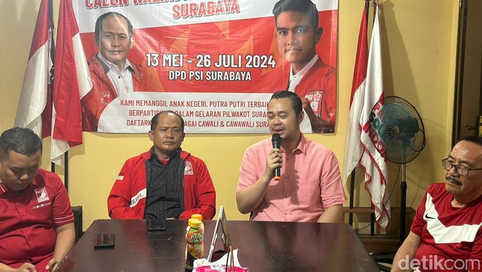 Bayu Airlangga saat mendaftar Bacawali Surabaya ke PSI