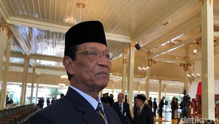 Gubernur DIY Sri Sultan Hamenku Buwono X di Kompleks Kepatihan Kota Jogja, Kamis (13/6/2024).