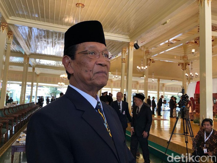 Gubernur DIY Sri Sultan Hamenku Buwono X di Kompleks Kepatihan Kota Jogja, Kamis (13/6/2024).