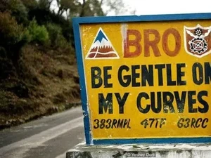 Bhutan Miliki Rambu Jalan Unik, Ada yang Dark Jokes