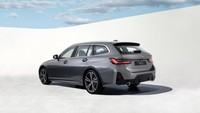 BMW 330i Touring M Sport dijual dengan harga Rp 1.367.000.000 off-the-road. Mobil ini tersedia di seluruh dealer resmi BMW.  Foto: Dok. BMW Indonesia