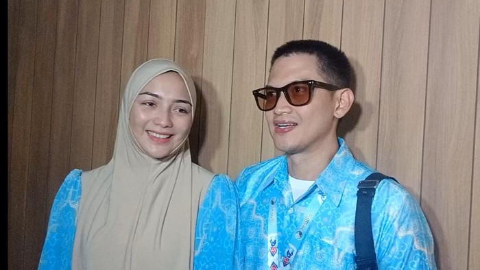 Citra Kirana dan Rezky Aditya saat ditemui di kawasan Bandara Soetta.